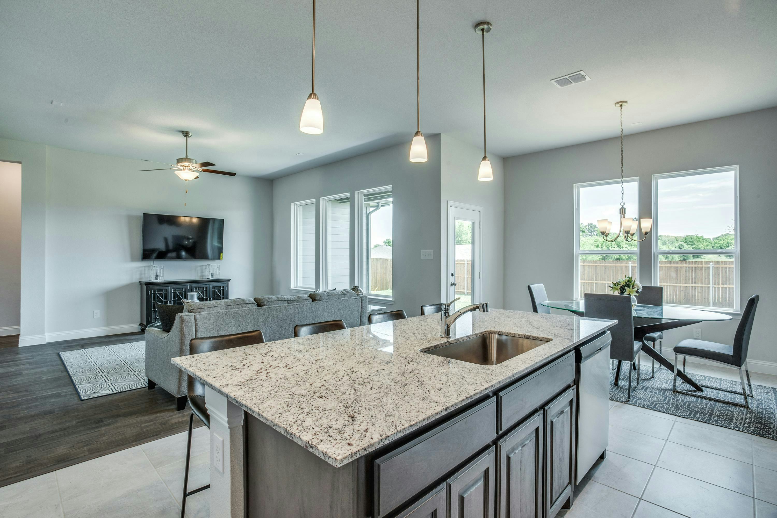 1404-lakeview-dr-pelican-bay-tx