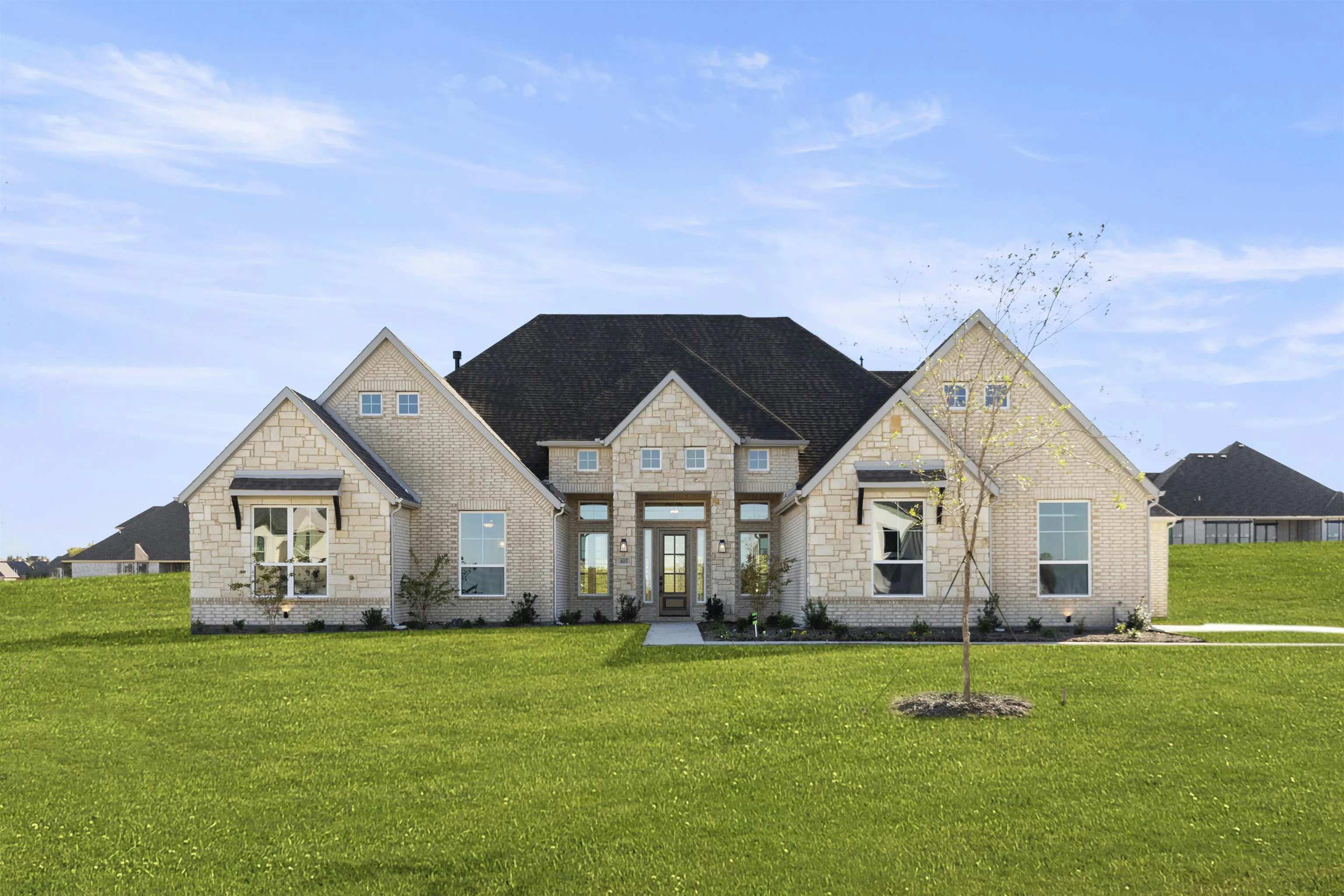 Exterior of a transitional ranch style home by Kindred Homes