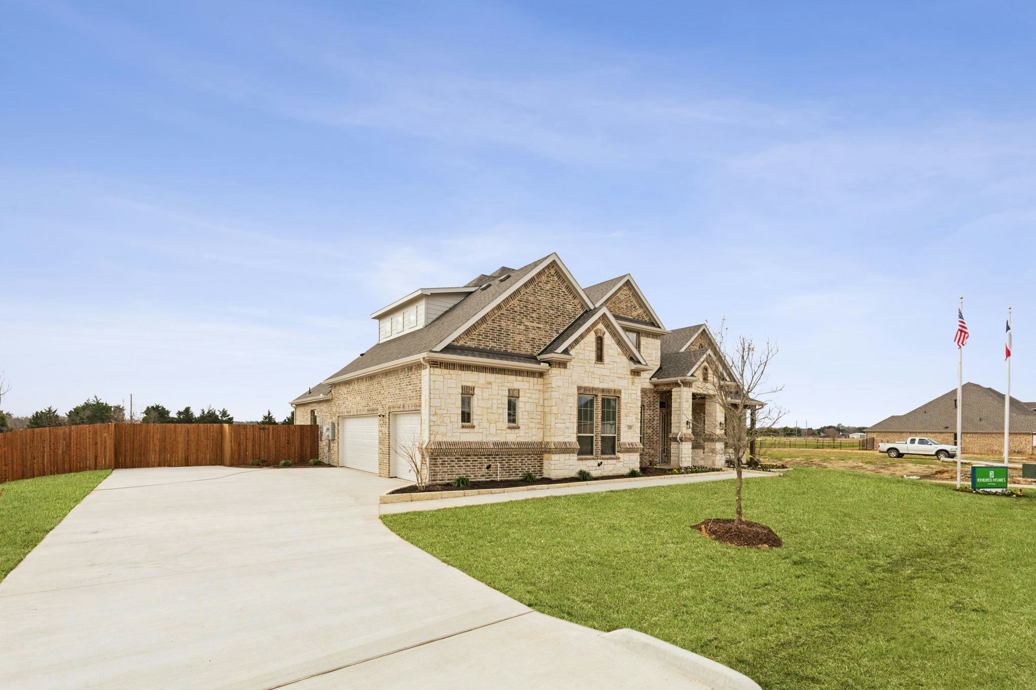 Side view of Hampton Park Estates home in Glenn Heights, TX by Kindred Homes