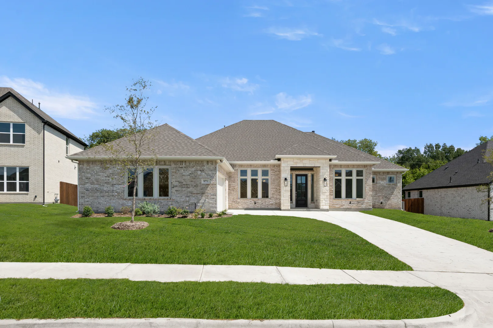Exterior of a transitional ranch style home by Kindred Homes