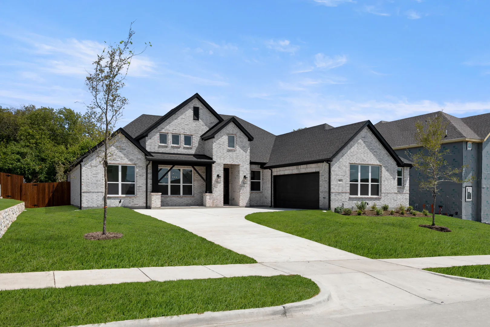 Side view exterior of a transitional ranch style home by Kindred Homes