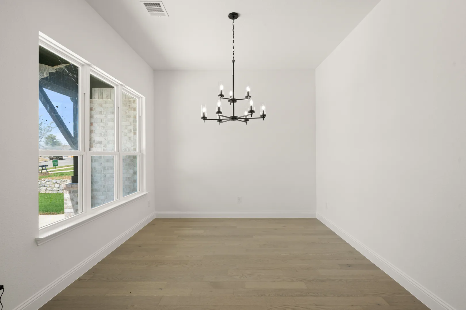 Dining room in a transitional ranch style home by Kindred Homes