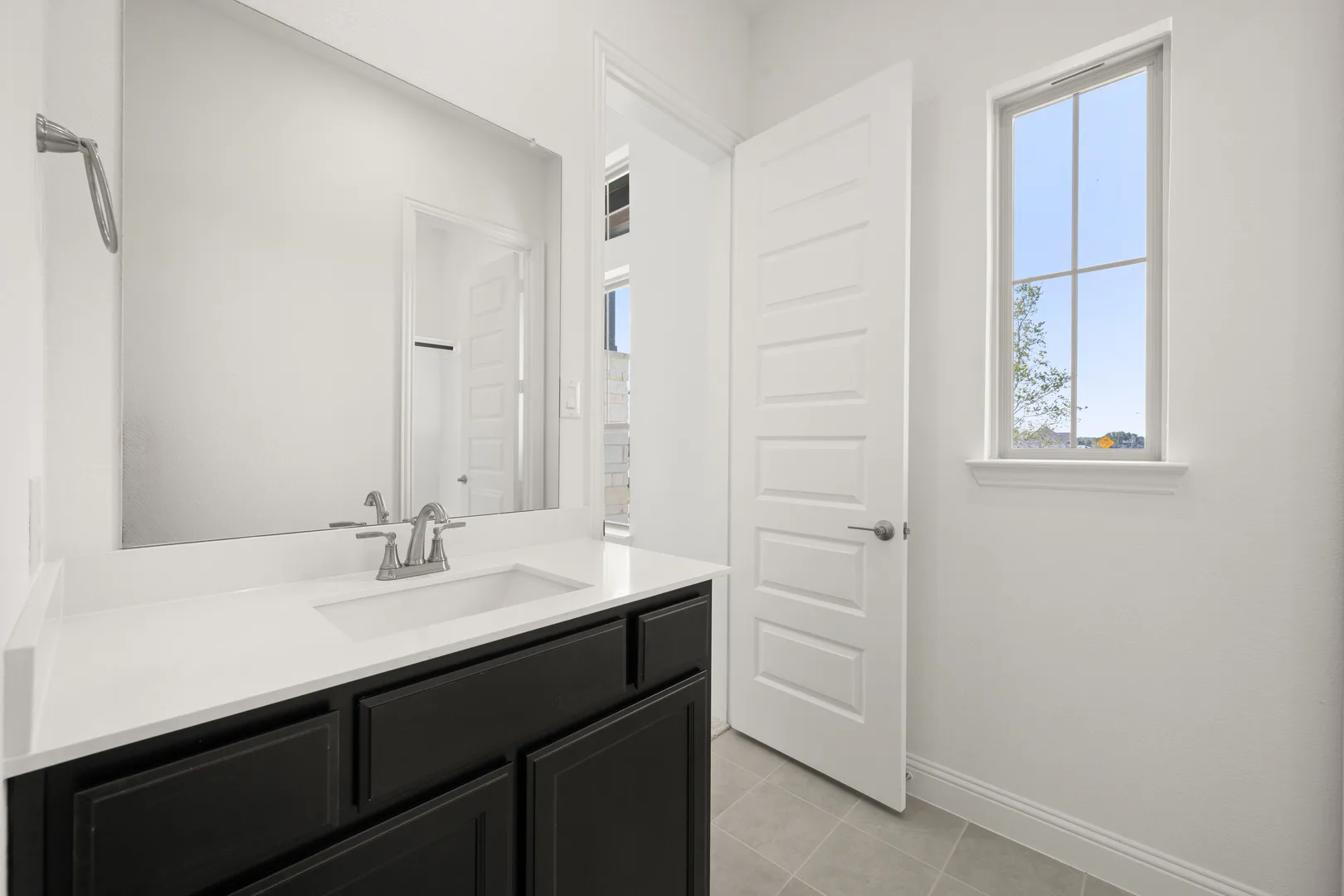 Secondary bathroom in a modern Texas ranch style home by Kindred Homes